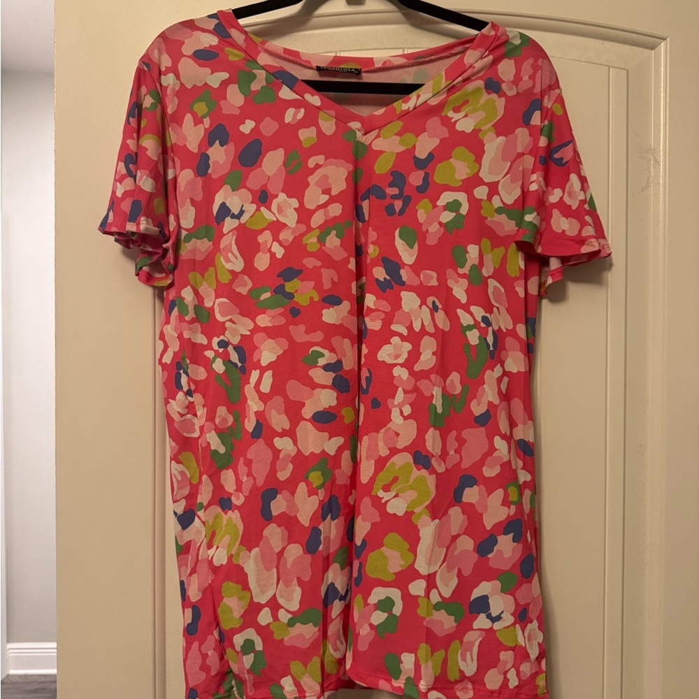 Relaxed Pink Graphic Blouse with Short Sleeves